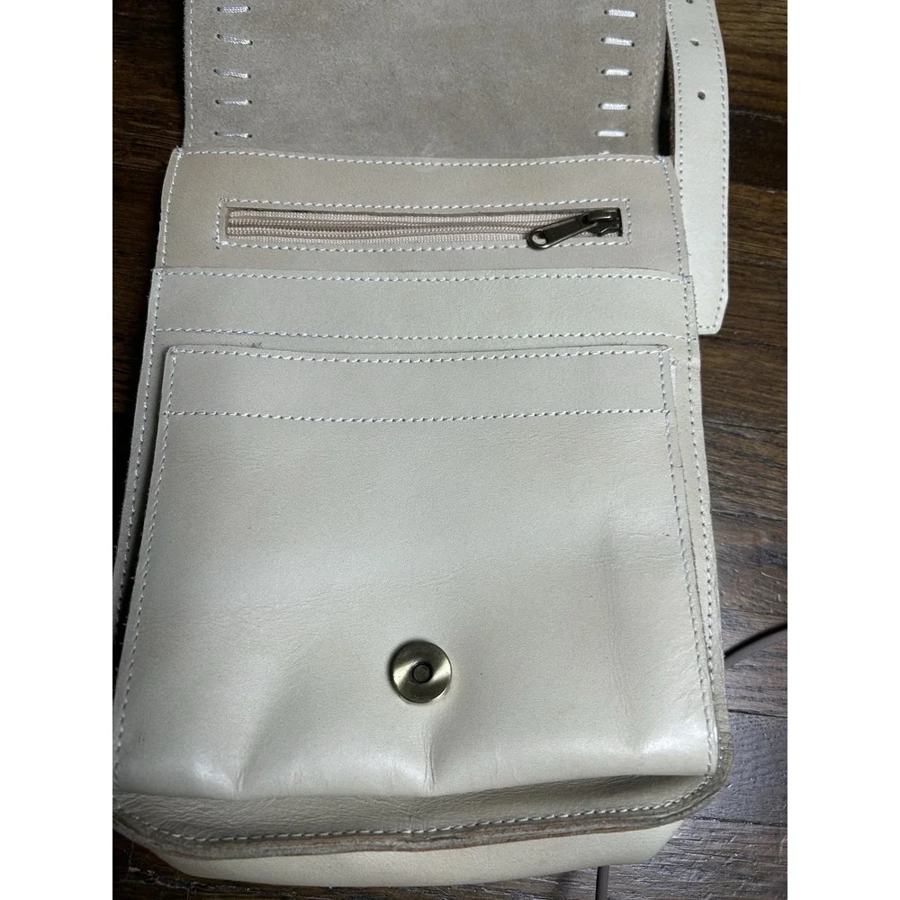 Stanley Street‎ Cream Colored Cross Body Leather Bag Adjustable Strap